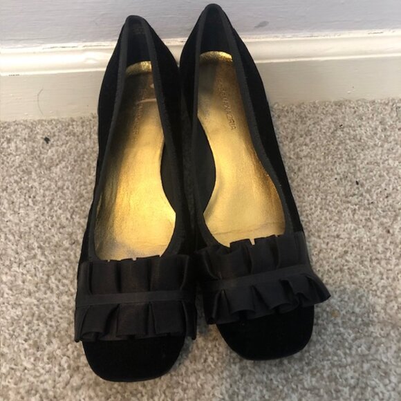 BCBG Max Azria Black Velvet Heels – Size 8 – Made in Brazil - Picture 1 of 6